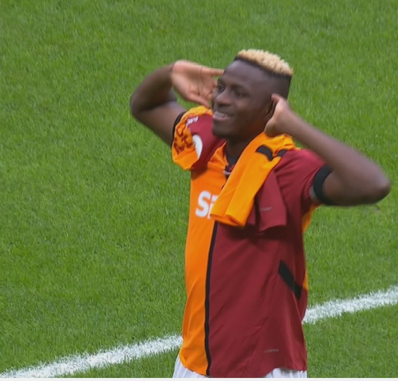 Perdeyi açan golü attı, penaltı aldırdı, penaltıda topu Morata’ya bıraktı, üçüncü golde Barış Alper’i göstererek onore etti.

Sen muhteşem bir insansın.