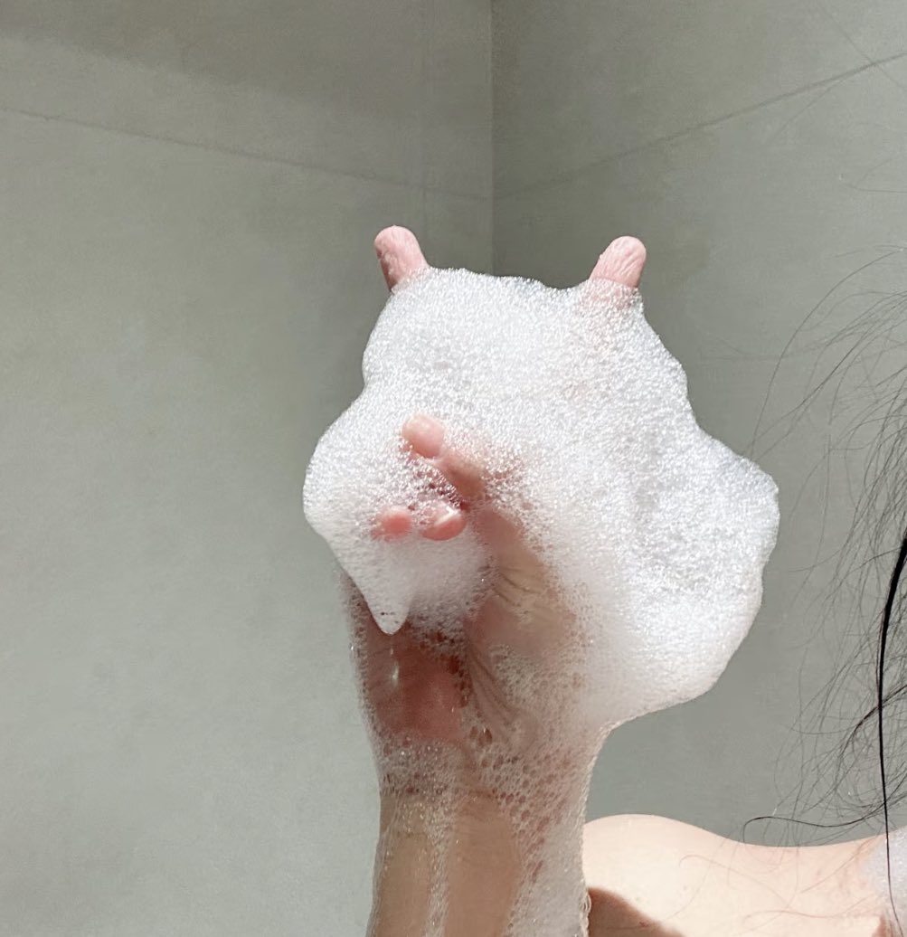 99xiaomeng's tweet photo. 睡不着洗个澡 https://t.co/smxsYA2vdo