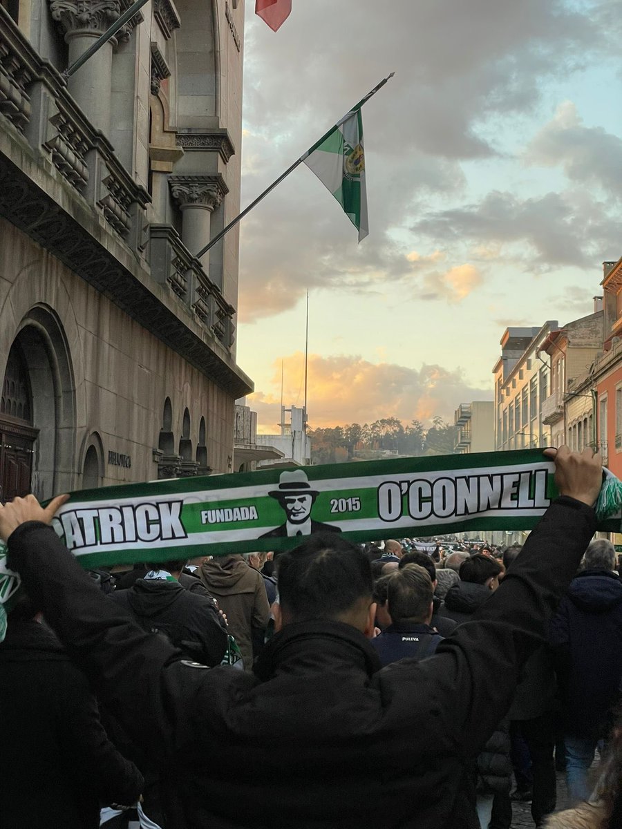 PBeticaLondres's tweet photo. Hay una leyenda que recorre el mundo entero 💚 https://t.co/HkcJUhk9IF