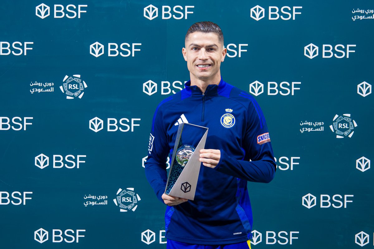 كريـستيانو رونـالدو 🐐🇵🇹

يتسلم جائزة هدف الأسبوع للجولة 24 المقدمة من  <a href="/BSF_sa/">BSF</a> ⚽️🏆

#دوري_روشن_السعودي | #هدف_الأسبوع_BSF |#جولة_يوم_العلم