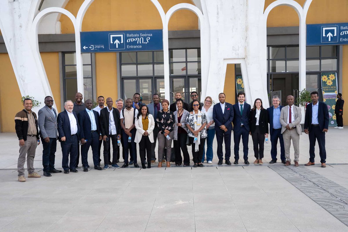 yaldafrica's tweet photo. Africaโs High-Speed Rail Revolution is here! The AIHSRN will connect key capitals, boost trade, and enhance tourism. With Egyptโs ยฃ7B project & plans for a Morocco-Europe tunnel, Africaโs future looks fast & connected!โจ
For more: https://t.co/kDfaTVzqNW
#AfricanEconDev #Africa https://t.co/4nNCjKUyV7