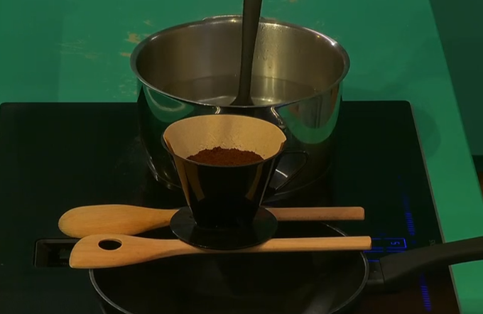 GmBYkUDWIAAmeDB?format=png&name=small