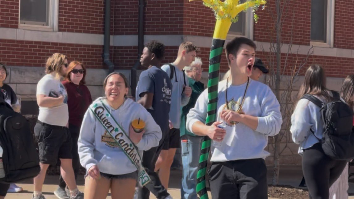 MizzouEweek's tweet photo. Hotdogs were served, good times were had!! Thanks to everyone who came out to Hotdog Banquet and got lunch with us🦖☘️ https://t.co/STGAmOE2JP