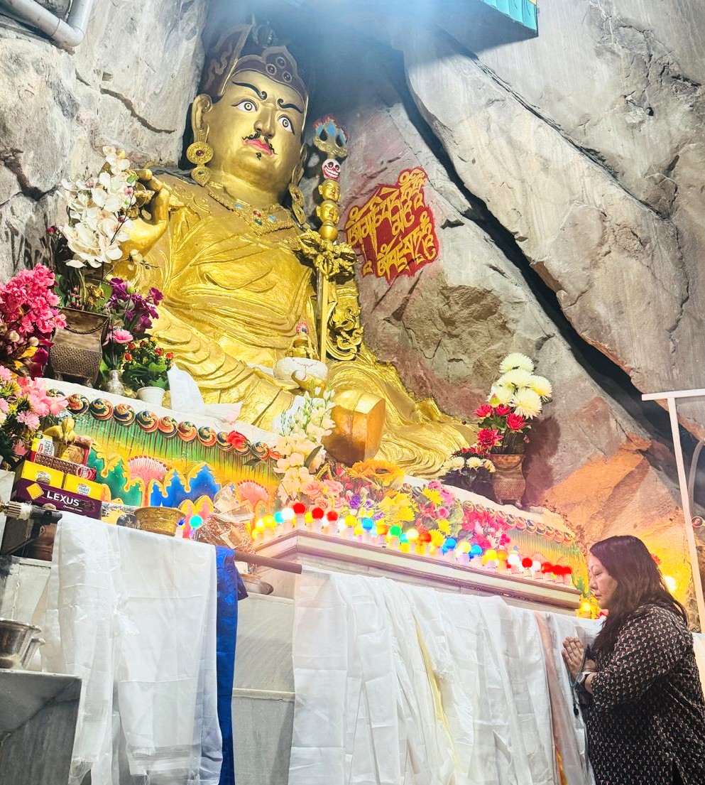 KesangYSherpa's tweet photo. "Today I bow my head not to ask anything..but just to say thank you."🙏🦋❤️🧿
I am but a mere speck of dust in your overall scheme of things.Thank you God for beckoning me to take your blessings. 🙏
#gurupadmasambhava #gururimpoche
#tsopema #rewalsar #soulfood #souldetox https://t.co/DqJzQLPBIH