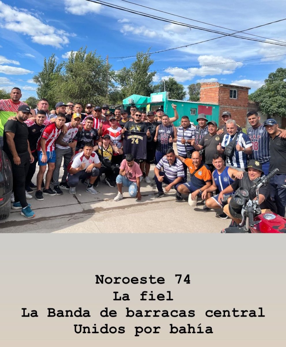 🇦🇷 La muchachada de Olimpo, Talleres y Barracas Central hoy en Bahía Blanca, después de haber repartido las donaciones. 

Ahora a la noche armarán ollas populares para la gente y repartirán viandas de comida en los barrios.
