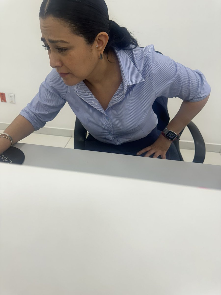 Esta señora y el gerente Mauricio Macías del centro de atención a clientes <a href="/Telcel/">Telcel</a> de metrópoli patriotismo, son un par de señores GROSEROS, sin tantita educación, y no entiendo que hacen en un centro de atención a clientes si no saben tratar a un cliente