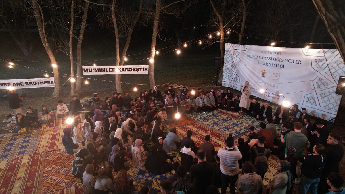 "Mü'minler kardeştir" AK Parti Gençlik Kolları Başkanlığı'nın Çubuk'ta düzenlemiş olduğu iftarda, uluslararası öğrencilerle bir araya gelinerek kardeşlik ve dayanışma duyguları pekiştirildi.
#muminlerkardestir