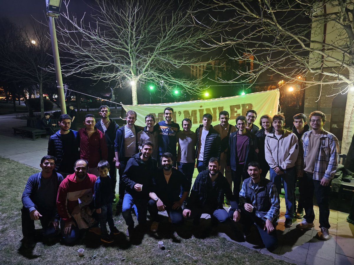 Ankara'da iftar bugün bir başka güzeldi. 🕌🌸
Tıp bayramımızda; Ankara'nın tıp fakültelerinden ve eğitim araştırma hastanelerinden hocalarımızın, uzmanlarımızın, asistanlarımızın, öğrenci kardeşlerimizin katılımı ile çok güzel bir atmosferi birlikte yaşadık.. #kardeşlikiftarı