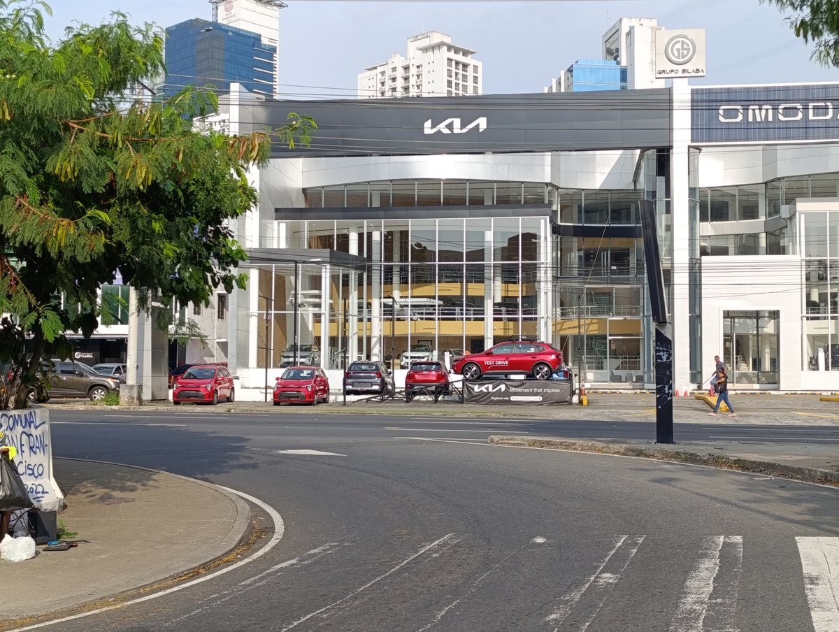 Se ve bonito, es amplio y cómodo, pero según <a href="/GrupoSilaba/">GrupoSilaba</a> no es apto para este país, el clima, el tráfico y el combustible de Panamá le causan problemas en el motor. NO LO COMPRE! #Kia #k3 #Panama <a href="/Kia_Worldwide/">Kia Worldwide</a>