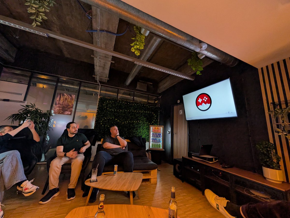 Erupt Lounge tweet media