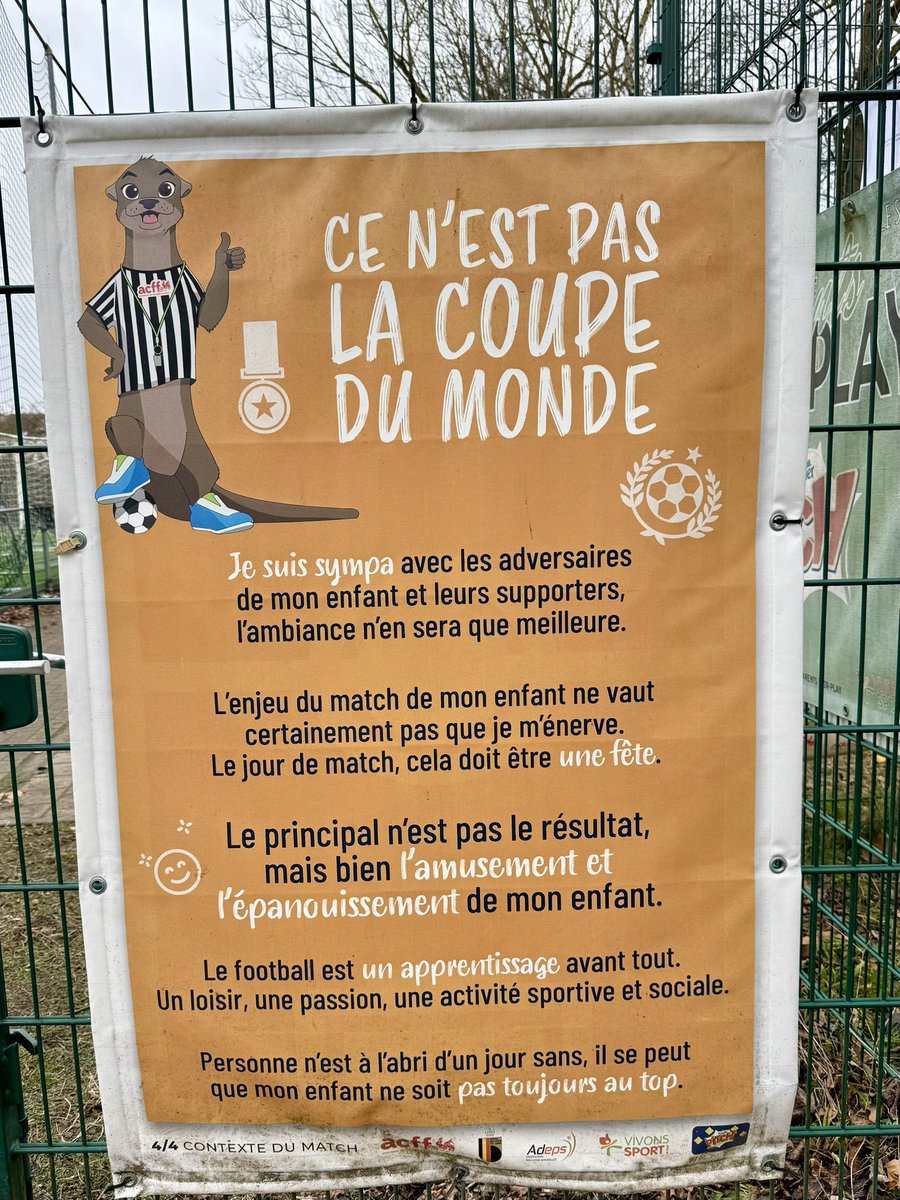 Skatos <a href="/ltvpanorama/">LTV Panorāma</a> <a href="/ltvsports/">LTV Sports</a> ziņu sižetu par vecāku agresivitāti bērnu un jauniešu sporta sacensībās.
 
Beļģijā pie jauniešu futbolu stadioniem ir izvietoti šādi plakāti 👇
 
Te būs arī tulkojums latviešu valodā…

ŠĪ NAV PASAULES KAUSA IZCĪŅA

‼️Es izturos laipni pret sava