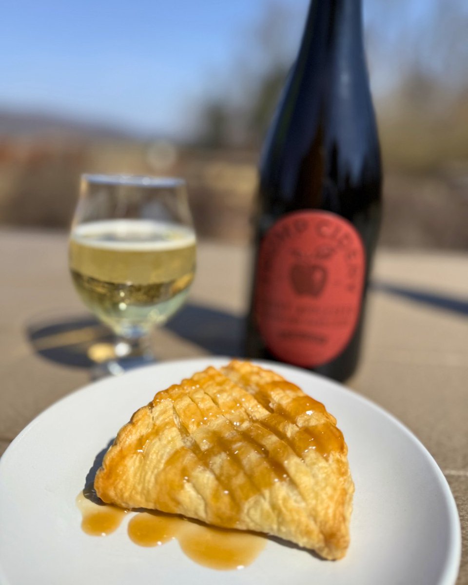 trumpcidery's tweet image. Celebrate Pi Day at Trump Cidery! 🥧
Treat yourself to a delicious apple turnover drizzled with decadent caramel in our tasting room until 6pm today (3.14). What do you enjoy more - apple pie or apple cider? Let us know in the comments! 🍏

#TrumpCidery #PiDay #AppleTurnover