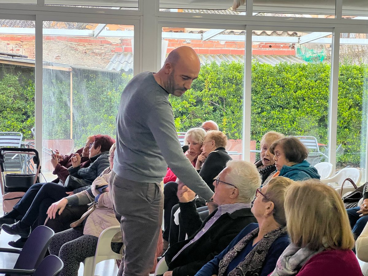 📣L'alcalde Narcís Llinàs i la regidora de #GentGranLlagostera, Pilar Aliu, assisteixen a l'assemblea anual de la Llar de jubilats.

✅La junta actual ha fet un repàs de les activitats dutes a terme al llarg de l’any i ha presentat els nous projectes de millora del local.