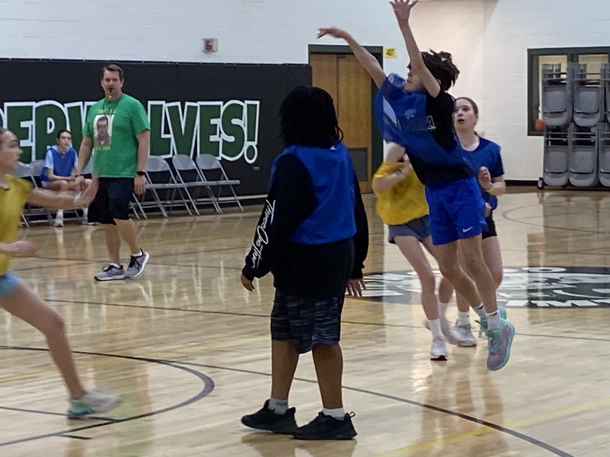 Amy Robinson tweet media