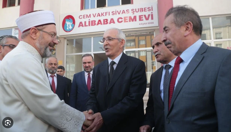 Gelinen noktada, Cemevleri devletin ve siyasal İslamın kontrolünde birer asimilasyon  merkezine dönüştürülmüş, rant kovalayan düşkünlerin desteğiyle sistemin oyuncağı haline getirilmiş, camilerden farkı kalmamıştır. 

Aleviler sınıfta kalmıştır... Gerçek budur...