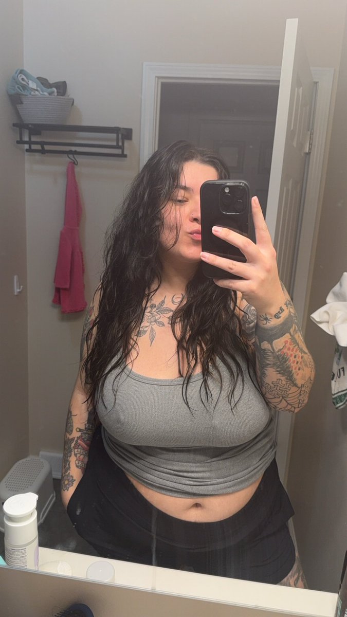 hipsandhexes's tweet photo. Feeling cute cute cute 😌 #tattoo #tattooed #selling #bbw
#curvy #thick https://t.co/9kEqZhQXEo