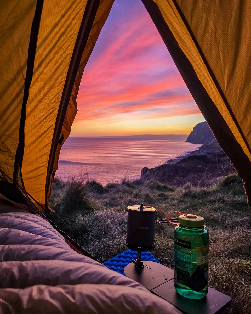 Morning views, fresh brews, and a trusty Nalgene to start the day right. ☕ ☀️💦

📷 martin_hornsey on IG