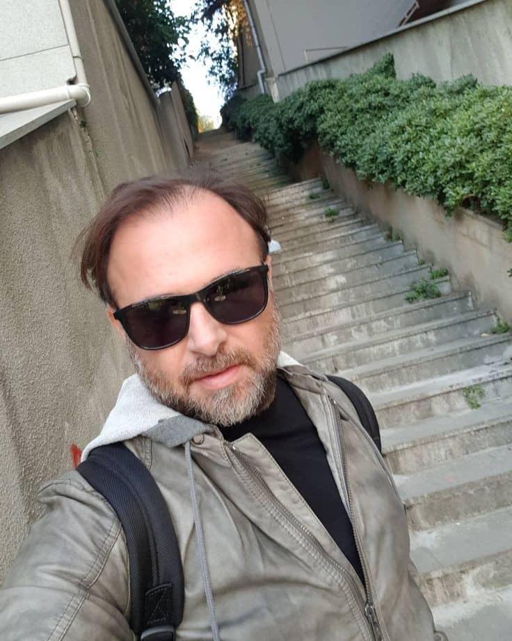 I,m single I want a soulmate someone I could play with Be with forever