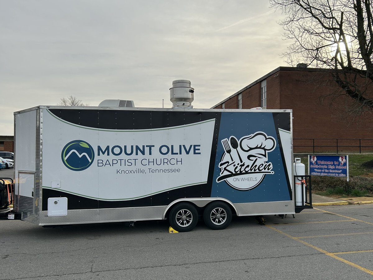 mobcknox's tweet photo. So much fun serving the staff @southdoylehs! https://t.co/xtTwBwEoTS