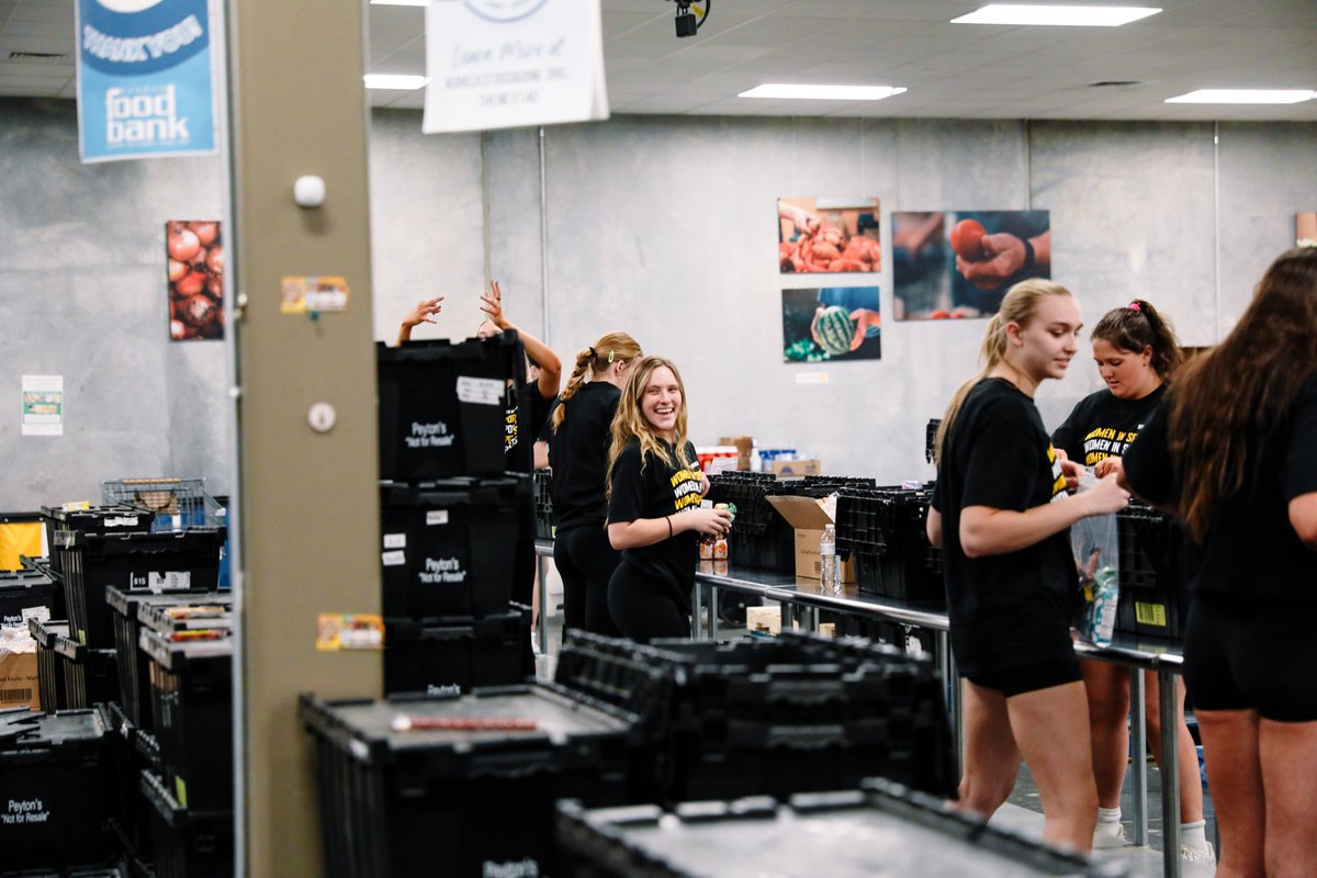 Giving back 💛

The squad stopped by to help out at the <a href="/KansasFoodBank/">Kansas Food Bank</a> today!