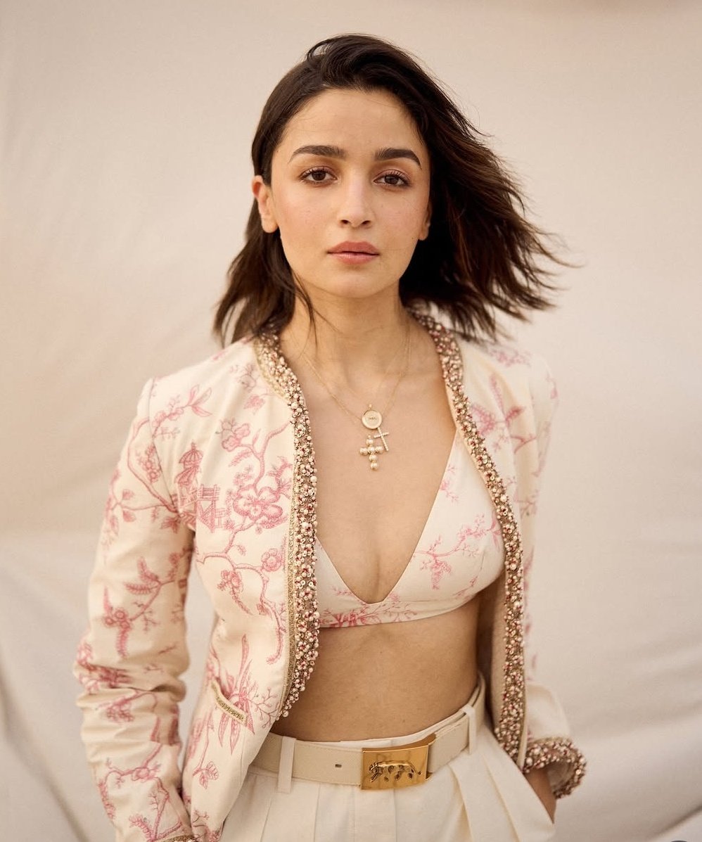 Roohdaariyan___'s tweet photo. Happy birthday once again gurl <3 

#HappyBirthdayAliaBhatt 

HAPPY BIRTHDAY QUEEN BHATT https://t.co/cz8ayVgaR0