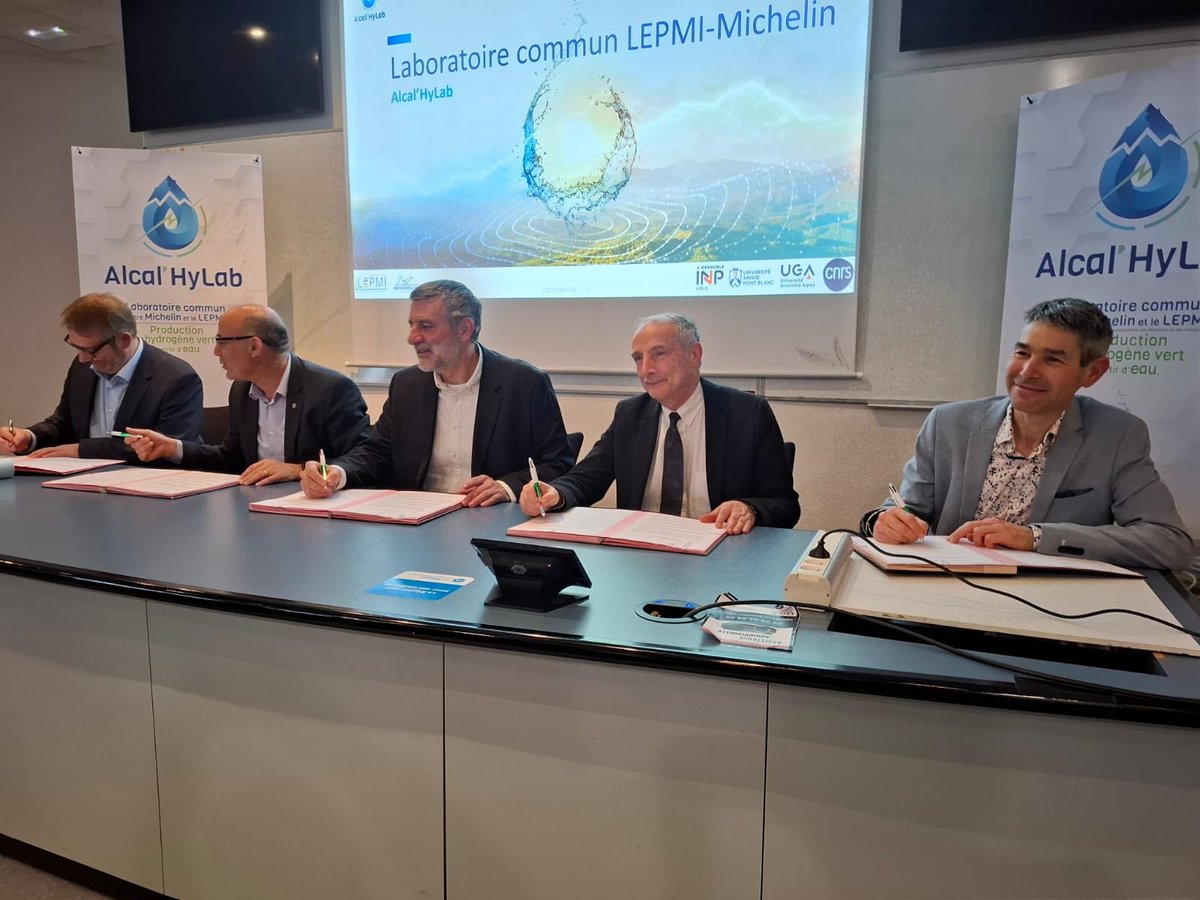 Jacques Maddaluno (@jmaddalu) on Twitter photo Inauguration aujourd’hui du Labo Commun de Recherche Alkal’HyLab entre <a href="/Michelin/">Michelin</a> et les tutelles du labo LEPMI <a href="/UGrenobleAlpes/">Université Grenoble Alpes</a> @GrenobleINP <a href="/Univ_Savoie/">UnivSavoieMontBlanc</a> et <a href="/CNRS/">CNRS 🌍</a> . De belles ambitions scientifiques dans la production d’hydrogène vert. Merci le LEPMI ! <a href="/CnrsAlpes/">CNRS Alpes</a> <a href="/CNRSchimie/">CNRS Chimie</a> Inauguration aujourd’hui du Labo Commun de Recherche Alkal’HyLab entre <a href="/Michelin/">Michelin</a> et les tutelles du labo LEPMI <a href="/UGrenobleAlpes/">Université Grenoble Alpes</a> @GrenobleINP <a href="/Univ_Savoie/">UnivSavoieMontBlanc</a> et <a href="/CNRS/">CNRS 🌍</a> . De belles ambitions scientifiques dans la production d’hydrogène vert. Merci le LEPMI ! <a href="/CnrsAlpes/">CNRS Alpes</a> <a href="/CNRSchimie/">CNRS Chimie</a>