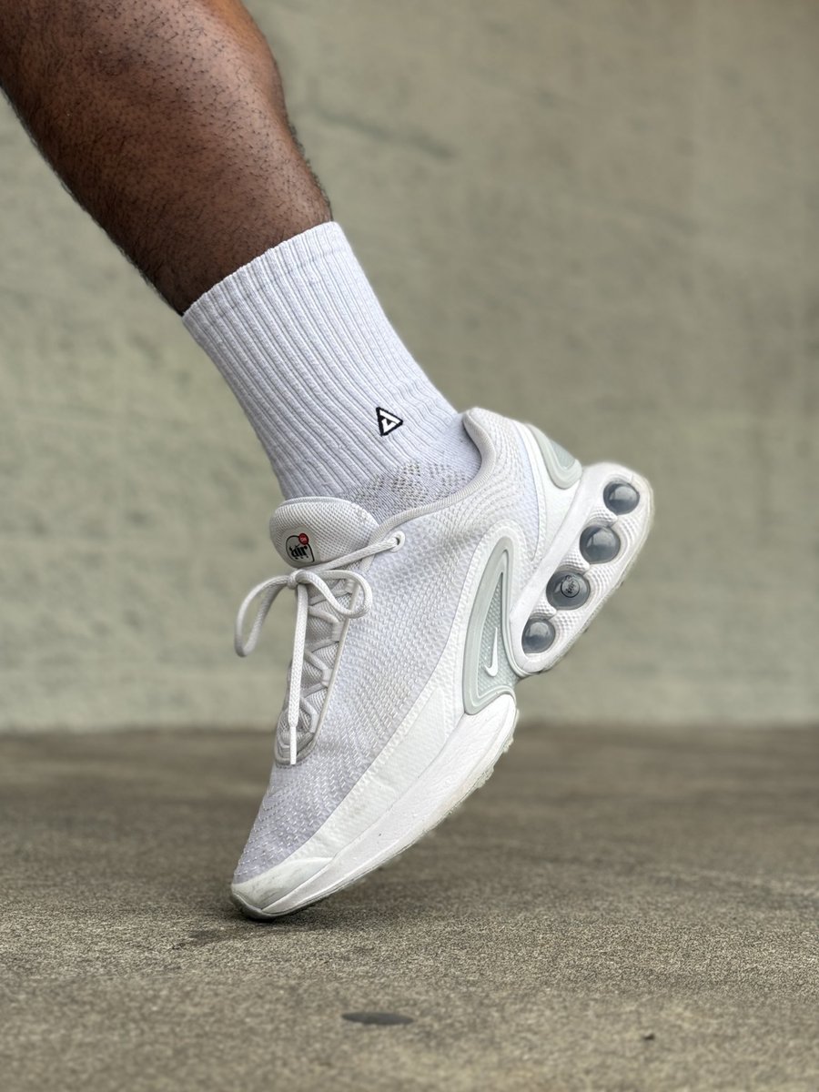 Craignoicecube's tweet image. I lost 75 lbs in these bad boys. Where there is no story, you make one yourself! If you have a body you’re an athlete! 

#KOTD Nike Air Max DN “Champion” 
@nikestore @Nike #SNKRS #Gymflow #swooshmonger