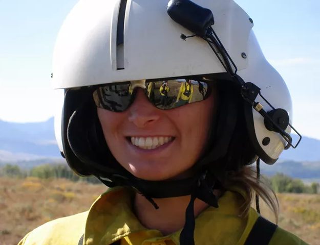 Cynthia Worthington makes history every day in her NPS job! She's surveyed vegetation plots and assisted with prescribed burns, responded to wildfires, and advised staff on ways to minimize impacts to natural/cultural resources. #WomensHistoryMonth
More: nps.gov/articles/women…