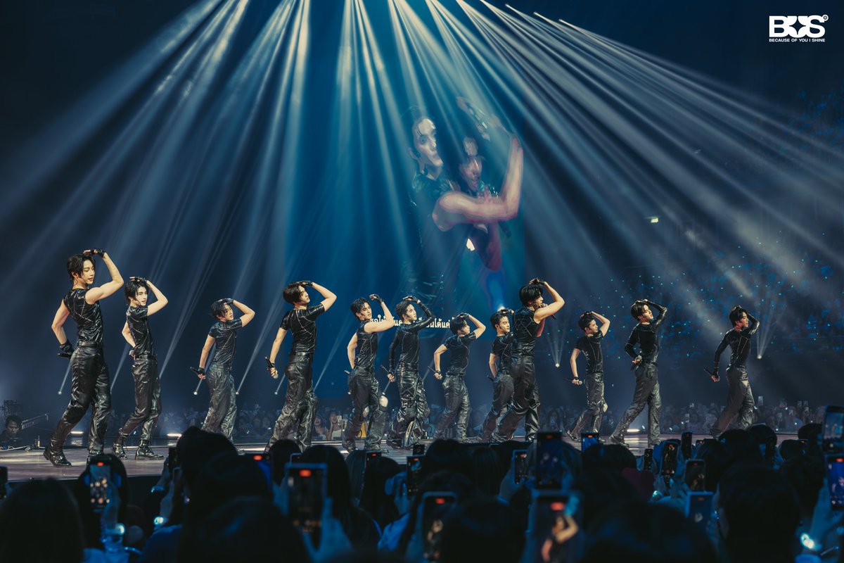 BUS_SONRAY's tweet photo. คอนเสิร์ตใหญ่ครั้งแรกของพวกเรา #BUS_LIGHTTHEWORLD_D1 เป็นยังไงกันบ้าง สนุกเหมือนกันกับพวกเรามั้ยครับ 🤘🏻 ดีใจที่ได้สนุกไปด้วยกันกับทุกคนนะครับ แล้วมาสนุกกันใหม่นะค้าบบ ✨🤘🏻(1/4)

#BUS_LIGHTTHEWORLD
#BUSbecauseofyouishine https://t.co/AZcRITb0oR