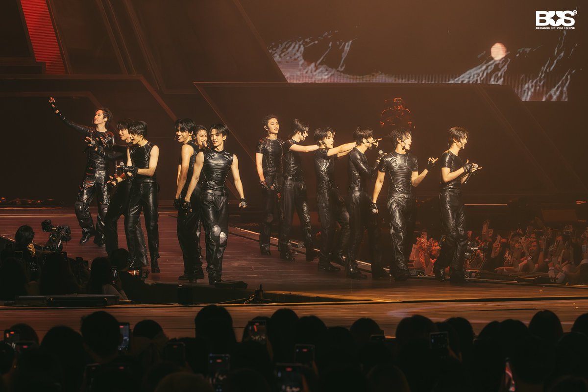 BUS_SONRAY's tweet photo. คอนเสิร์ตใหญ่ครั้งแรกของพวกเรา #BUS_LIGHTTHEWORLD_D1 เป็นยังไงกันบ้าง สนุกเหมือนกันกับพวกเรามั้ยครับ 🤘🏻 ดีใจที่ได้สนุกไปด้วยกันกับทุกคนนะครับ แล้วมาสนุกกันใหม่นะค้าบบ ✨🤘🏻(1/4)

#BUS_LIGHTTHEWORLD
#BUSbecauseofyouishine https://t.co/AZcRITb0oR