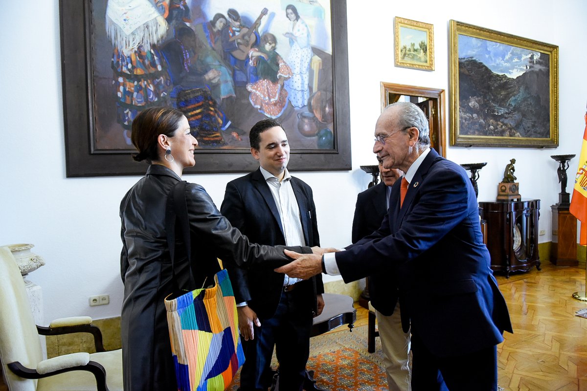 OEI (@espaciooei) on Twitter photo 💼 El secretario general de la OEI, <a href="/JaboneroOEI/">Mariano Jabonero</a>, mantuvo hoy una reunión con <a href="/pacodelatorrep/">Paco de la Torre</a>, alcalde de <a href="/malaga/">Ciudad de Málaga</a>, en el marco de las actividades del #28festivalmálaga 🎥 <a href="/festivalmalaga/">Festival de Málaga</a>.
👉En el encuentro, intercambiaron ideas sobre el impulso de iniciativas en cultura y el 💼 El secretario general de la OEI, <a href="/JaboneroOEI/">Mariano Jabonero</a>, mantuvo hoy una reunión con <a href="/pacodelatorrep/">Paco de la Torre</a>, alcalde de <a href="/malaga/">Ciudad de Málaga</a>, en el marco de las actividades del #28festivalmálaga 🎥 <a href="/festivalmalaga/">Festival de Málaga</a>.
👉En el encuentro, intercambiaron ideas sobre el impulso de iniciativas en cultura y el