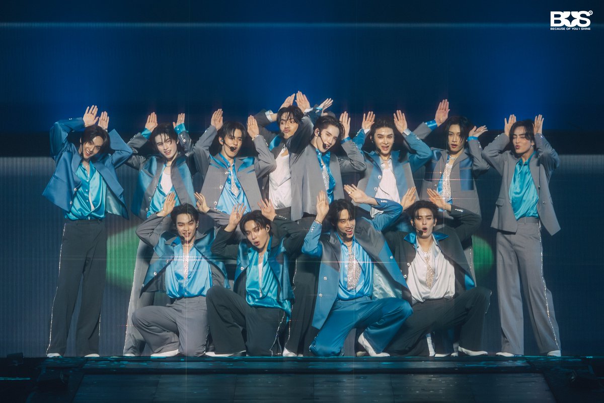 BUS_SONRAY's tweet photo. คอนเสิร์ตใหญ่ครั้งแรกของพวกเรา #BUS_LIGHTTHEWORLD_D1 เป็นยังไงกันบ้าง สนุกเหมือนกันกับพวกเรามั้ยครับ 🤘🏻 ดีใจที่ได้สนุกไปด้วยกันกับทุกคนนะครับ แล้วมาสนุกกันใหม่นะค้าบบ ✨🤘🏻(2/4)

#BUS_LIGHTTHEWORLD
#BUSbecauseofyouishine https://t.co/UexIgVRo3g