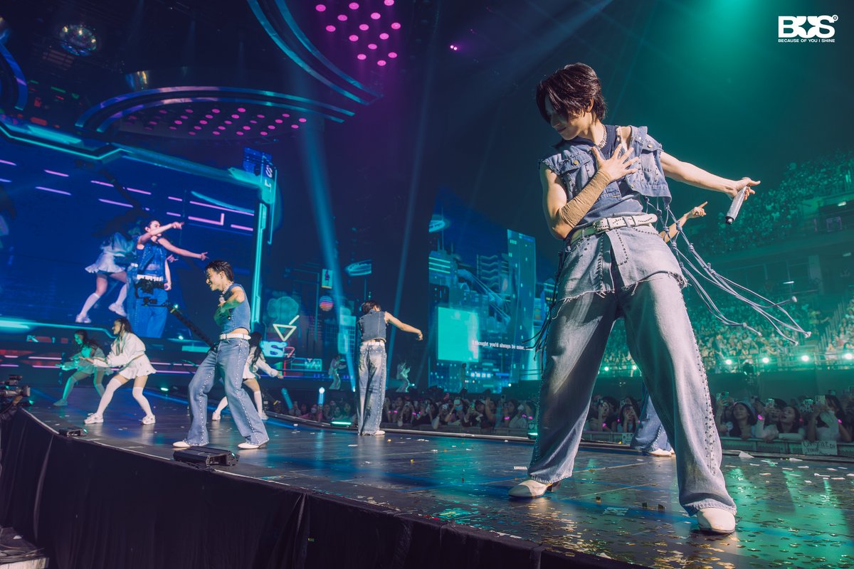 BUS_SONRAY's tweet photo. คอนเสิร์ตใหญ่ครั้งแรกของพวกเรา #BUS_LIGHTTHEWORLD_D1 เป็นยังไงกันบ้าง สนุกเหมือนกันกับพวกเรามั้ยครับ 🤘🏻 ดีใจที่ได้สนุกไปด้วยกันกับทุกคนนะครับ แล้วมาสนุกกันใหม่นะค้าบบ ✨🤘🏻(2/4)

#BUS_LIGHTTHEWORLD
#BUSbecauseofyouishine https://t.co/UexIgVRo3g