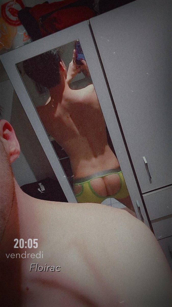 Jlebeau98's tweet photo. #soumi #Bordeaux #LGBTQIA #bottom 
Qui pour ma gorge ou mon cul 😈😜 https://t.co/AVc3vIypnm
