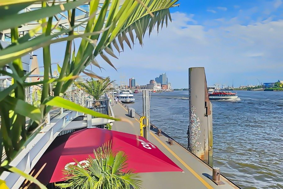 WatergateHH's tweet photo. Sommerträume: Jetzt ist die Zeit für positive Vibes, an den 🌞 Sommer zu denken und von Watergate, 🌴 Palmen und kühlen 🍹 Drinks an der Hafenkante zu träumen.

Teile deine Träume als Kommentar mit uns. https://t.co/AyMSeAcdw3