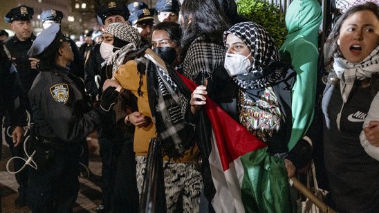 MilaLovesJoe's tweet image. This should PISS YOU OFF!

At Columbia University there are 35,978 student enrolled. 

Out of those a whopping 20,321 are INTERNATIONAL STUDENTS. 

American students at a American ivy league university are the MINORITY.

Its no wonder Columbia has turned into JIHAD CENTRAL.