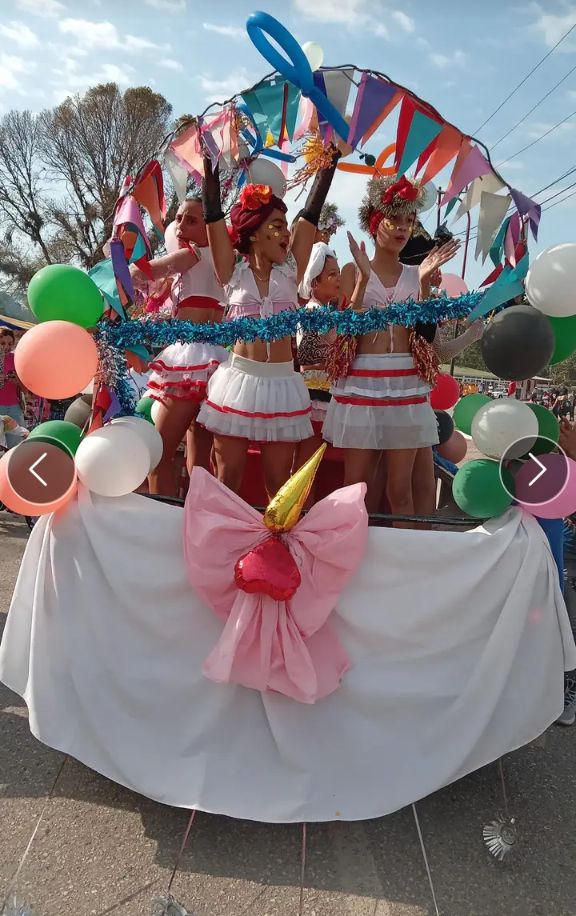 Alegría en nuestro municipio celebrado el carnaval infantil <a href="/AleidaSuarezSa2/">Aleida Suarez Sanchez</a> <a href="/BeatrizJUrrutia/">Beatriz Johnson Urrutia</a> <a href="/CubaMined/">MINED</a> <a href="/DiazCanelB/">Miguel Díaz-Canel Bermúdez</a> <a href="/PlutinArgelio/">Argelio Plutin</a> <a href="/dme2frente/">DME - Segundo Frente</a> <a href="/dpestgo/">DGE Santiago de Cuba</a> <a href="/FundichelyRosa/">Rosa Álvarez Fundichely</a> <a href="/jorge_pisonero/">Jorge Carlos Pisonero González</a> #educadoresegundofrente