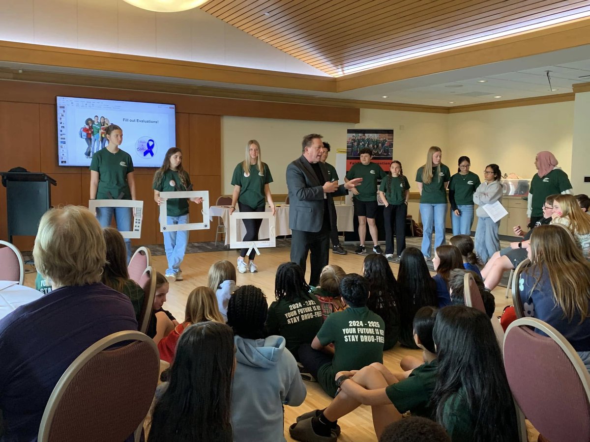 FCSDNews's tweet photo. Fairfield Prevention &amp; Youth Coalitions spent Friday with 100 Creekside &amp; Crossroads middle schoolers at a Leadership Training Conference. Discussions, skits &amp; presentations. The goal: to equip them to cope with the challenges of tween-teen years at school. https://t.co/OSebhswYuQ