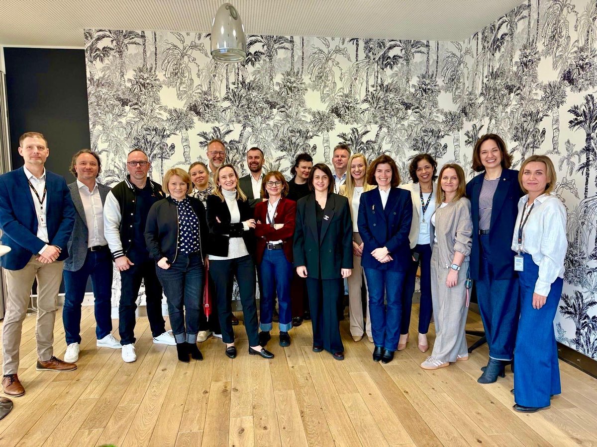 mno_jl's tweet photo. Great to be in Poland, where @Orange is shaping Europe’s digital future.  With @Cheydema, we met the teams behind #NoSugar: 10 years, 1,300 projects, 6,500 employees involved  to propose real solutions, improving our services, our networks, and the customer experience! 👏🇵🇱 https://t.co/87wIt7WkH9