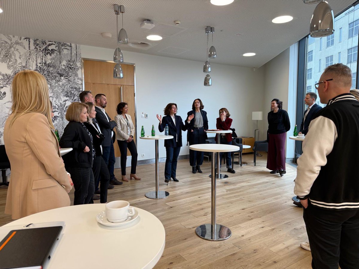 mno_jl's tweet photo. Great to be in Poland, where @Orange is shaping Europe’s digital future.  With @Cheydema, we met the teams behind #NoSugar: 10 years, 1,300 projects, 6,500 employees involved  to propose real solutions, improving our services, our networks, and the customer experience! 👏🇵🇱 https://t.co/87wIt7WkH9