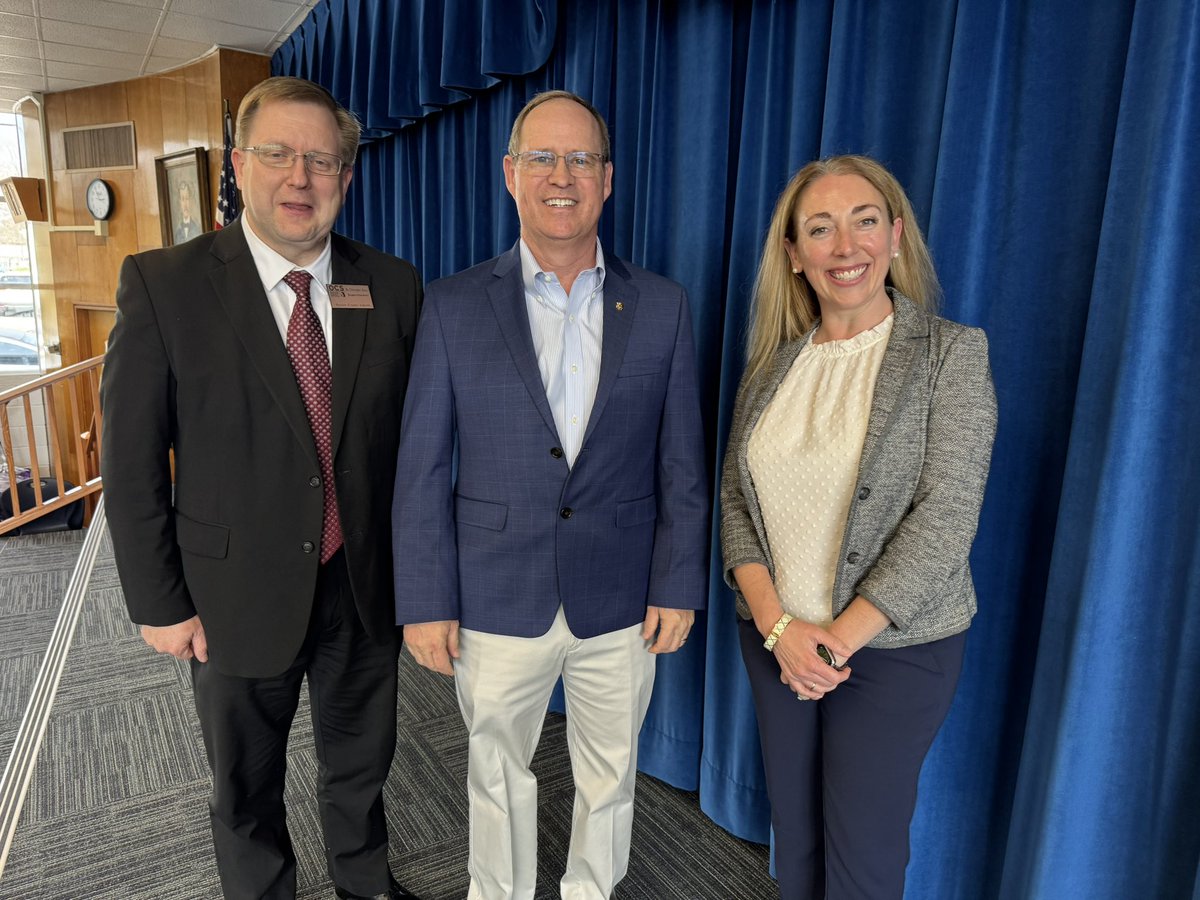 RealNRussell's tweet photo. Thank you @OnslowSchools and @RepGregMurphy for a PreK tour and discussion on the importance of #ImpactAid and #IDEA funding for @NAFISschools. The highlight may have been saying the pledge of allegiance with a PreK class and they knew all the words! https://t.co/27DjRP6G8Z