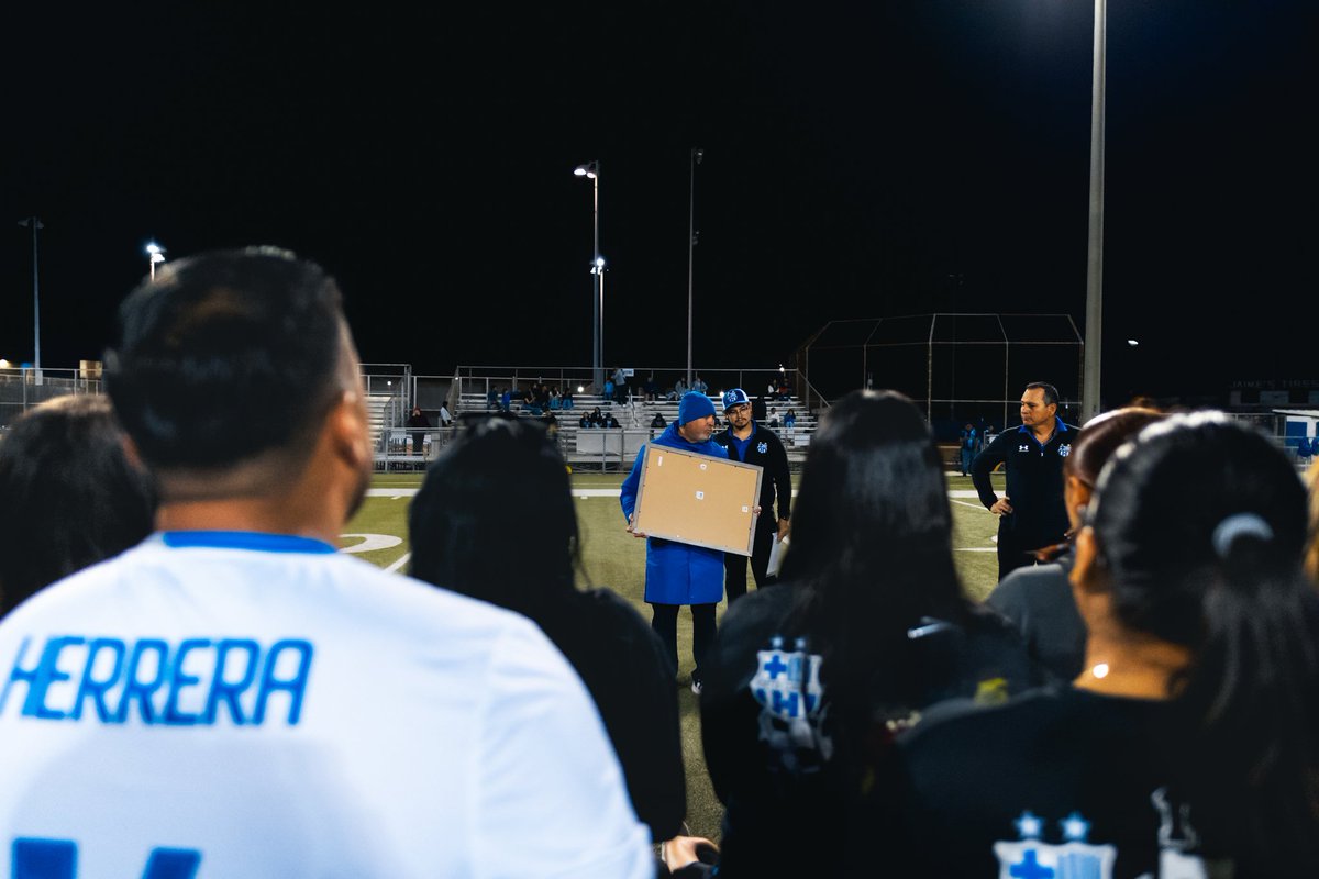 🚨🚨🚨👏🎉🎊4️⃣0️⃣0️⃣⚽️💙🚨🚨🚨
On Tuesday, March 11th, our Porter Cowboys Men's Soccer team achieved a significant victory clinching another playoff birth at home. This important victory also marked Coach José Espitia's 4️⃣0️⃣0️⃣ career win as the Head Varsity Coach of our Cowboys.