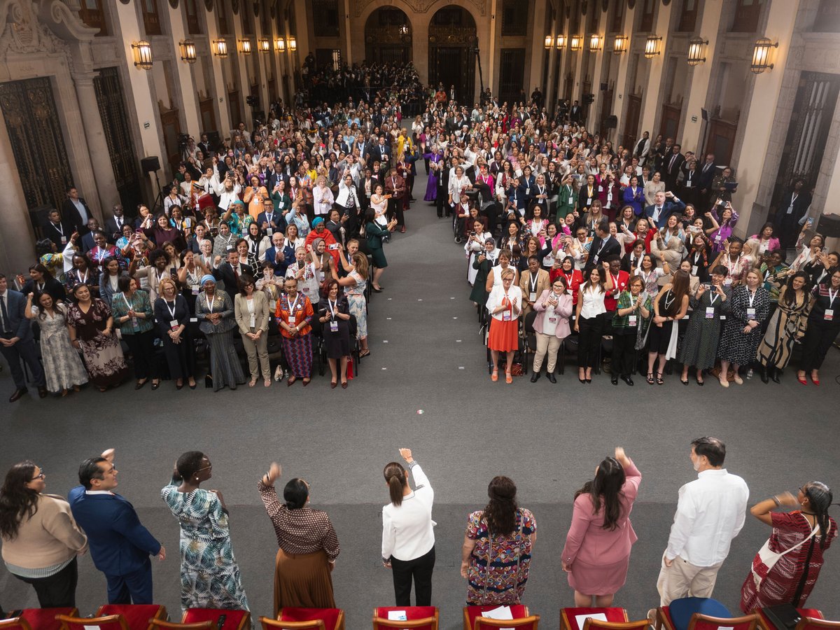 GobiernoMX's tweet photo. La presidenta @Claudiashein encabeza la Conferencia Mundial de Mujeres Parlamentarias, cuyo propósito es la paridad de género y el reconocimiento pleno de derechos.

“Somos mujeres construyendo paz, igualdad y fraternidad universal. Es tiempo de mujeres porque cuando llega una, llegamos todas.”

📸: https://t.co/998kOSFdw8