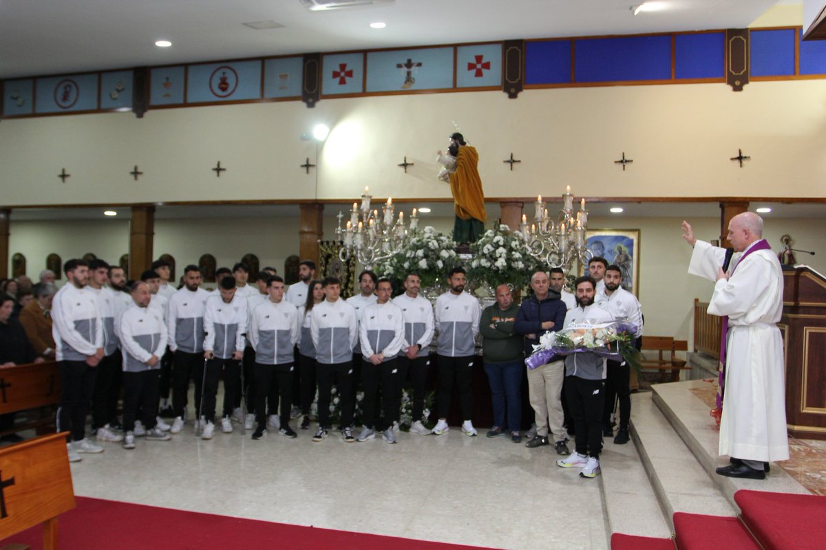 La plantilla del <a href="/CCalamonte/">CD Calamonte</a> Realiza la ofrenda floral al patrón San José, en la parroquia de nuestro pueblo. 

Viva San José Bendito