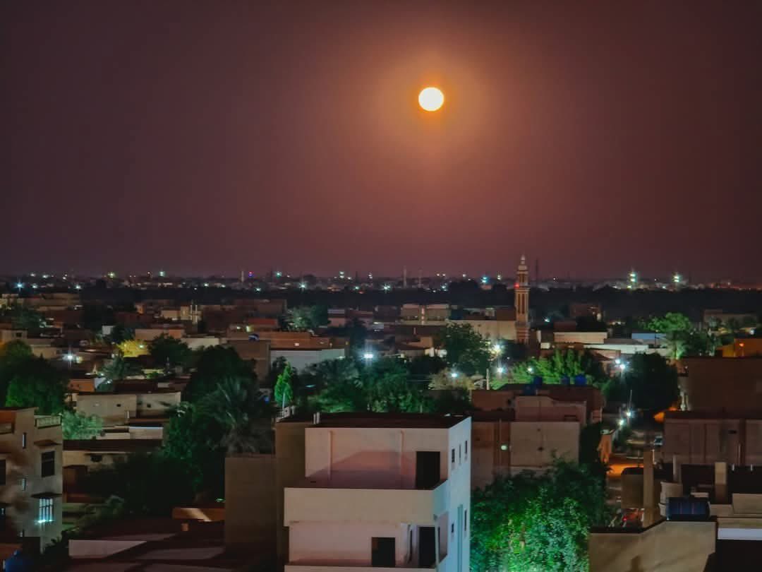 Salih2000iby's tweet photo. يا جماعة امدرمان بقت احلى من الاول 🖤🌑 https://t.co/Knk6mrDhes