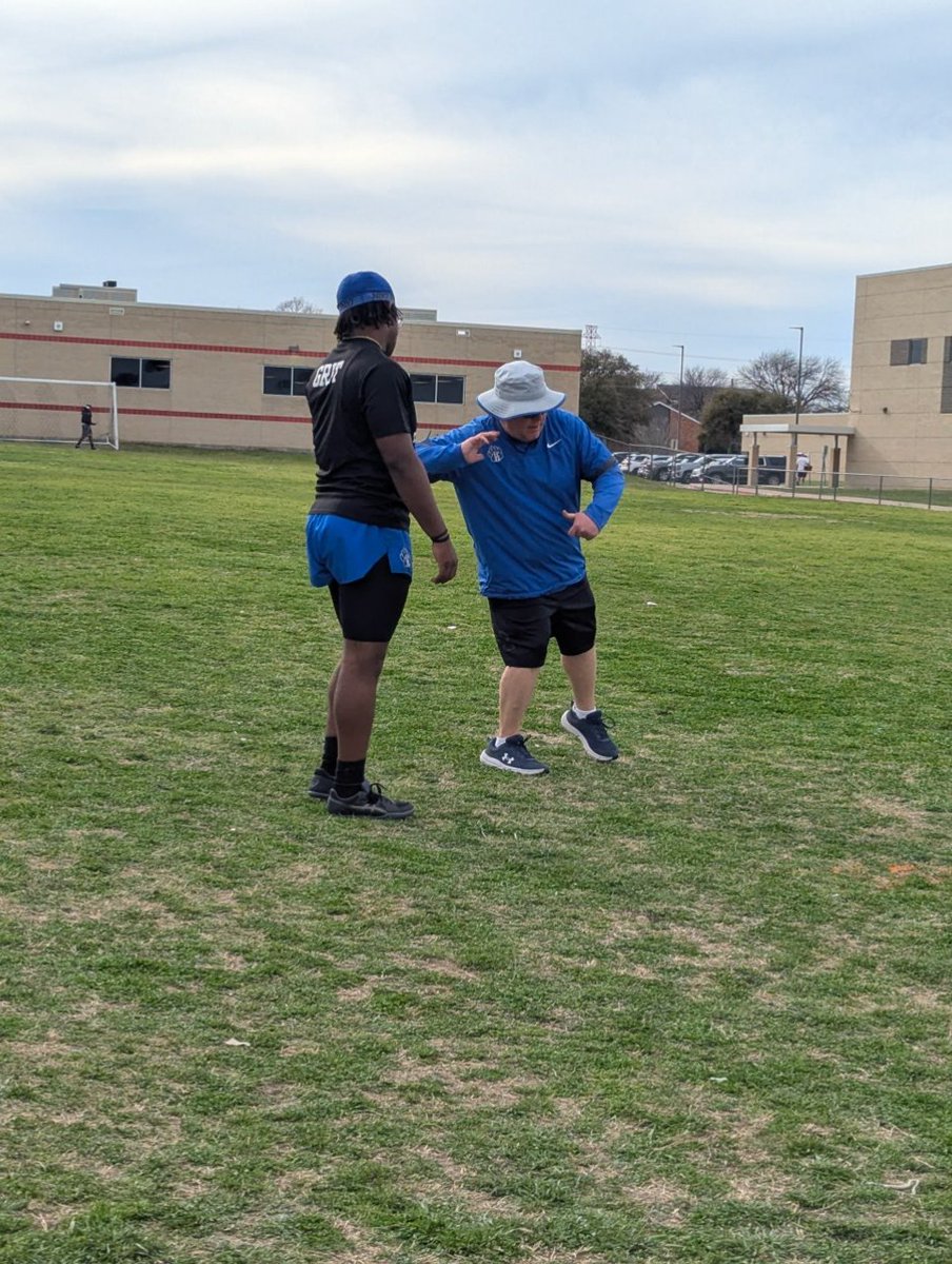 KingHurst1712's tweet photo. Trying something New! 💪🏽🤾🏾‍♂️

#trackfield #GRIT

@BrewerAthletics https://t.co/DldT2phKG3