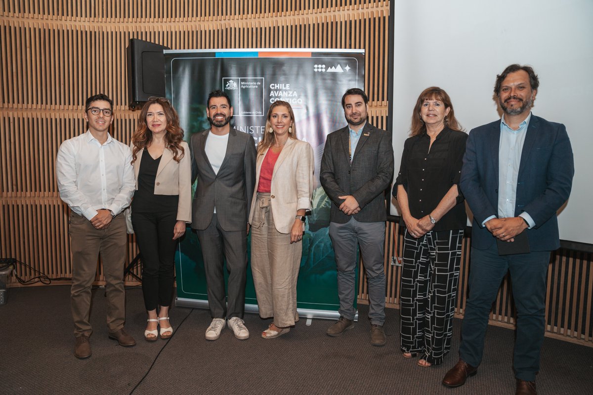 DuocUC's tweet photo. Proyecto AYA y Duoc UC marcaron un hito en evento "Liderazgo e Innovación para la Transformación Pública en el Mundo del Agro" al llevar un proyecto de innovación e investigación aplicada al sector público. 💧🌾¡Te contamos! 🧵👇 https://t.co/A0BViY7b21