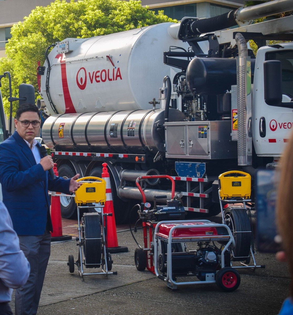 🚛💦 Sumamos un Hidrocleaner de última generación a nuestra flota, mejorando la limpieza de colectores con mayor capacidad de succión y presión. Este servicio está disponible para comercios, industrias, municipios y hogares. 📢Solicítalo llamando al 1800 VEOLIA.