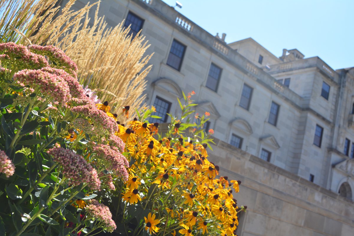 The Memorial Union spring break building hours go into effect starting today Friday March 14! Our building will be closing at 6:00pm tonight. More hours during break: bit.ly/3Zi7y5X