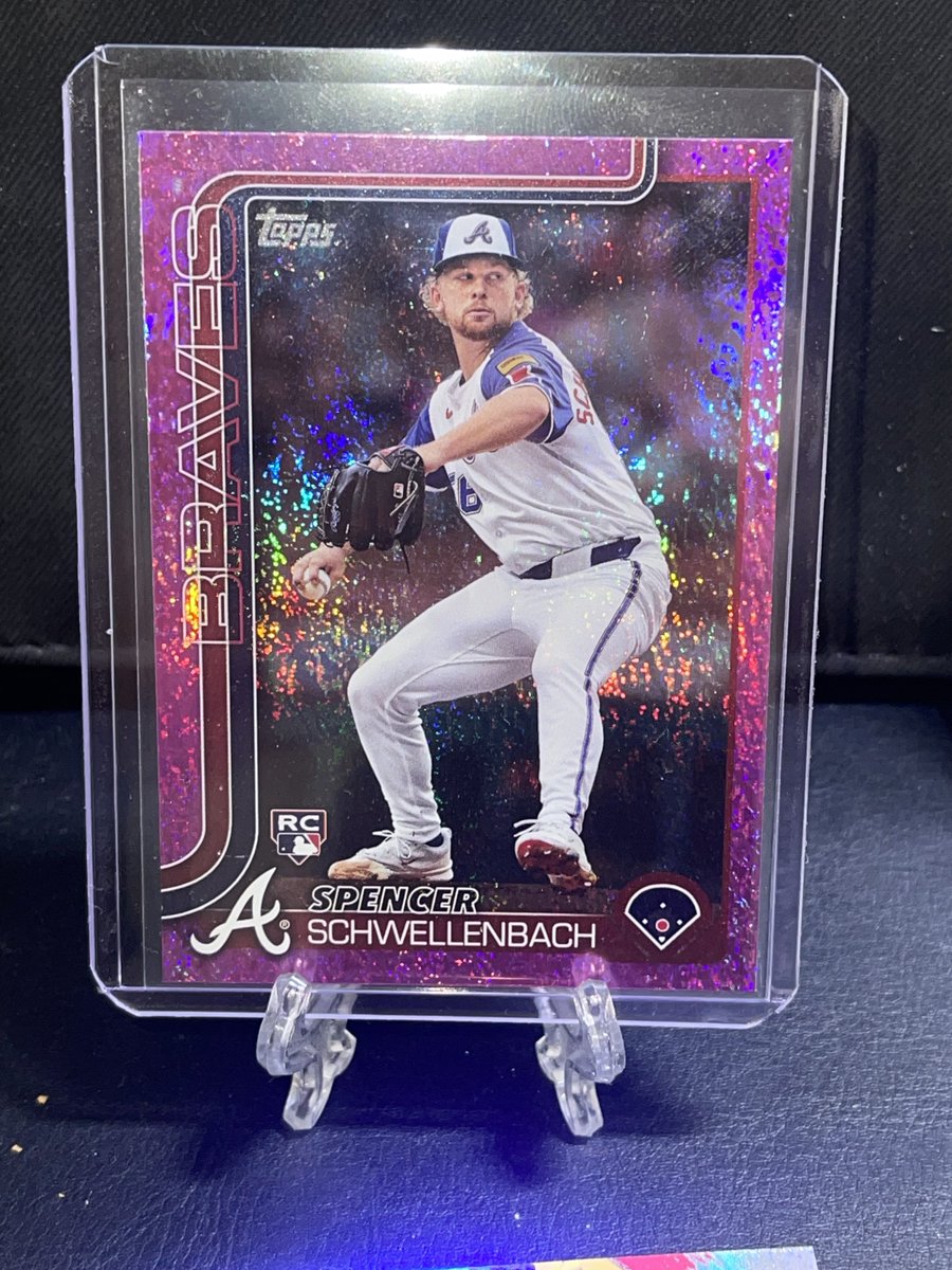 GIVEAWAY!
BRAVES PINK FOIL RC, SPENCER SCHWELLENBACH 
-Like &amp; Repost
-Comment a player that was on the Braves &amp; the Yankees. 
-Must be following me &amp; <a href="/ciarranotmist/">Ciarra ✨</a> 
Winner will be announced on Sunday 3/16